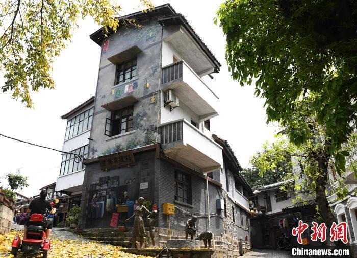 文字狱主要对付汉人,不料此满人进士,因几句诗被乾隆上纲上线